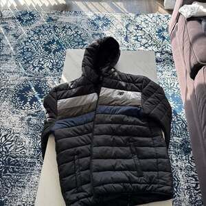 New Balance Men's Colorblock Hooded Tech Puffer Jacket - Black/Gray/Blue